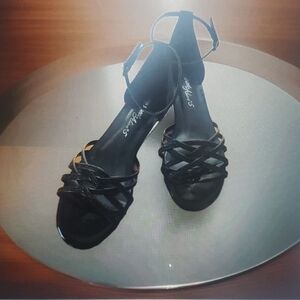 NWT - Black Strappy Women's Sandals by Easy Street Size 7M